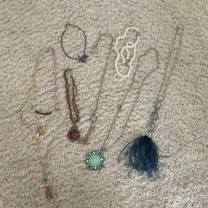 jewelry lot - 8 pieces  necklaces and  bracelet